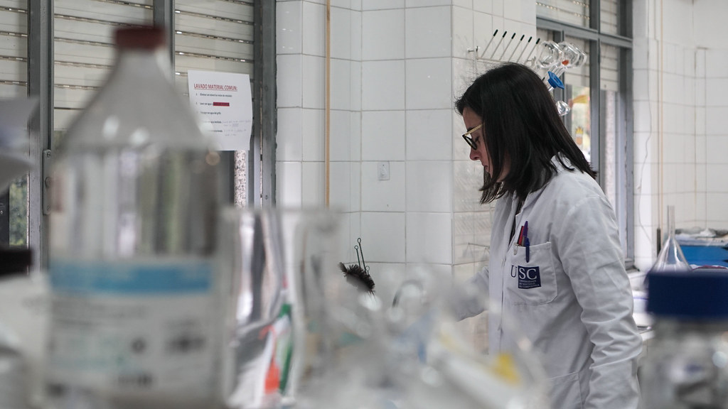 Nanoparticle drug delivery is a surface-engineering challenge